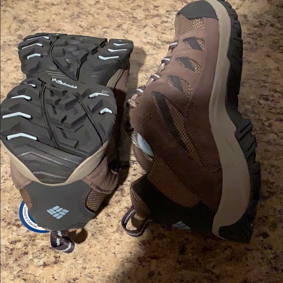 Women’s Columbia Hiking shoes - Picture 3 of 6